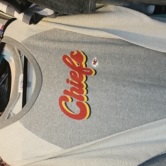 KC CHIEFS Sweatshirt ❤️🤍💛 - Picture 4 of 6